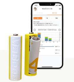 単三電池サイズの専用ケースに単四電池を入れて使用