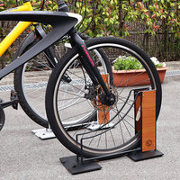 ヤマソロ、デザイン性の高い自転車スタンド
