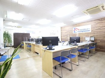 ロコプランナー柏市店の内装