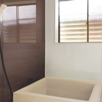 フクビ化学工業、浴室壁面に直接後貼り