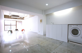 玄関側はSOHOでの活用を想定