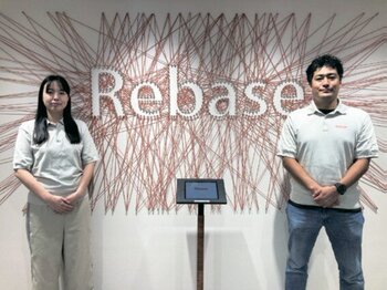 清水マネージャー(右)と広報・PRの大塚紗瑛氏