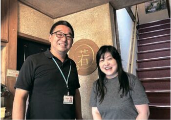 但馬信用金庫の川上部長(左)と城崎若代の大石さん