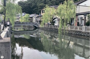 城崎温泉の川沿いの衜<