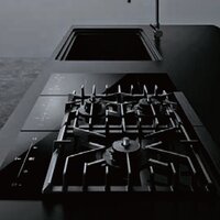 リンナイ、安全機能を整えた黒一点コンロ