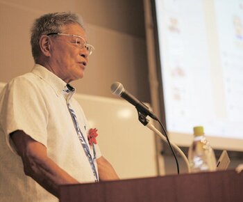 聴講者にわかりやすく話す菅社長