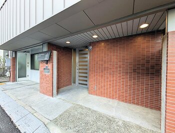 大きな個人住宅をリノベーションしたHAREnoMA