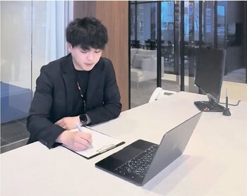 社員がAIロープレを行う様子