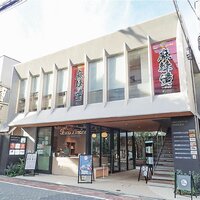 アートギャラリーや商業施設を運営、人を呼び込み地域経済を発展
