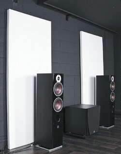 壁に貼り使用する「ホワイトキューオン」