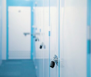 小規模保管の需要も取り込む屋内型(加瀬倉庫提供)