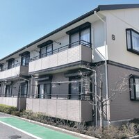 山長、自社物件 築30年超で家賃19％増も