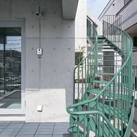 まちに開く併用賃貸 らせん階段で印象付「STITCH」【人気物件探訪】