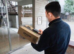 アマゾンジャパン、置き配進める解錠システム