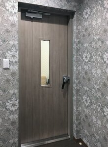 エービーシー商会、音漏れを防ぐスチール製ドア