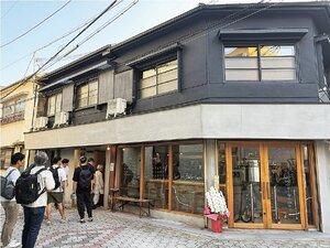 築74年の木造建物、宿泊施設に