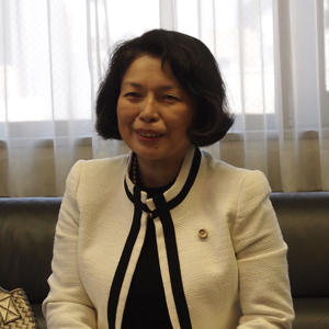 小林幸与 代表