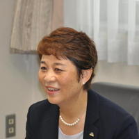 杉之原 冨士子 代表